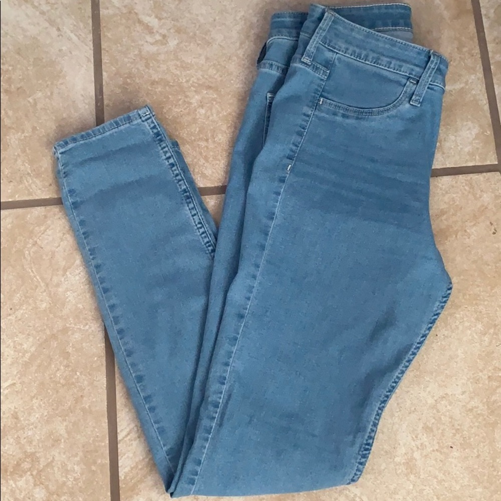 🌲2 for $20 🌲H&M high waisted light blue jeans